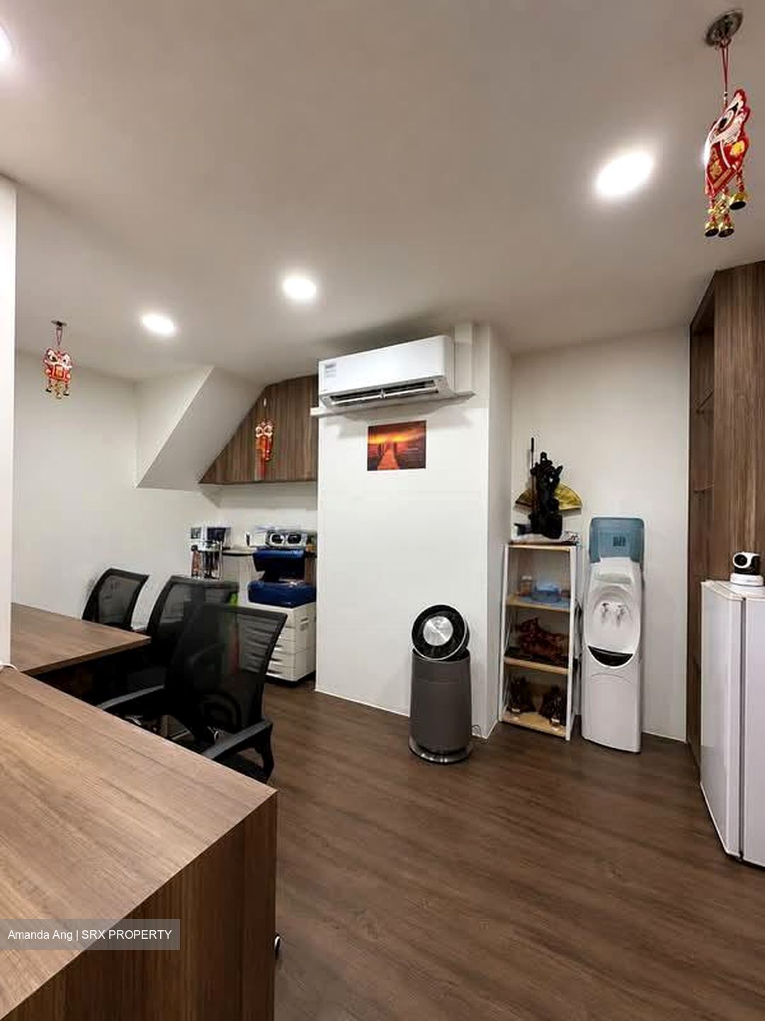 Oxley Bizhub (D14), Office #563203831
